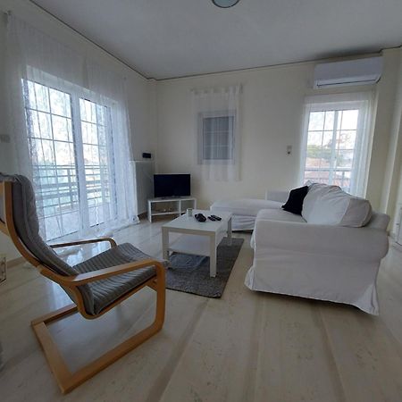 Eleni'S Seafront Apartment Artemida  Bagian luar foto
