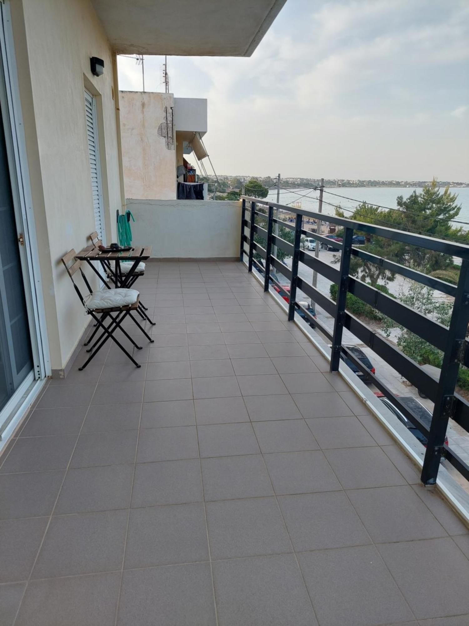 Eleni'S Seafront Apartment Artemida  Bagian luar foto