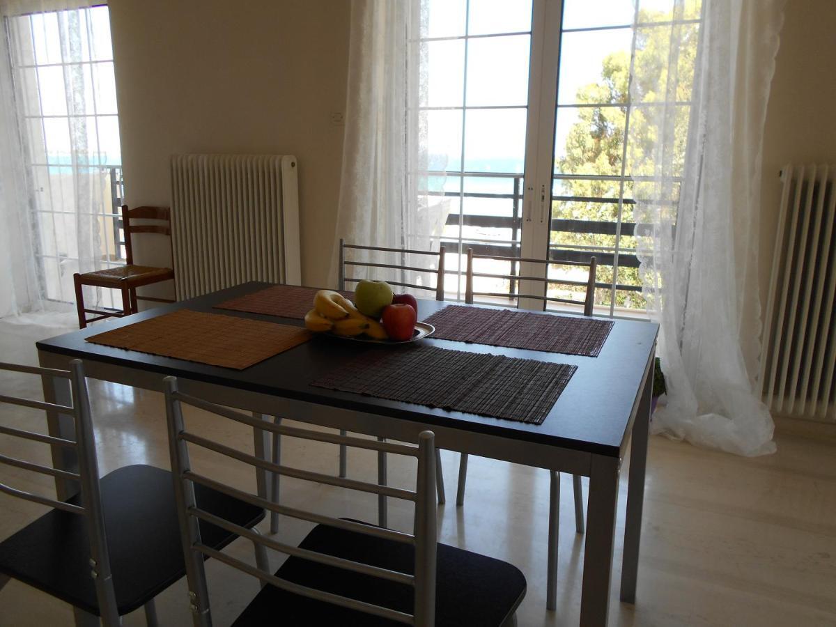 Eleni'S Seafront Apartment Artemida  Bagian luar foto